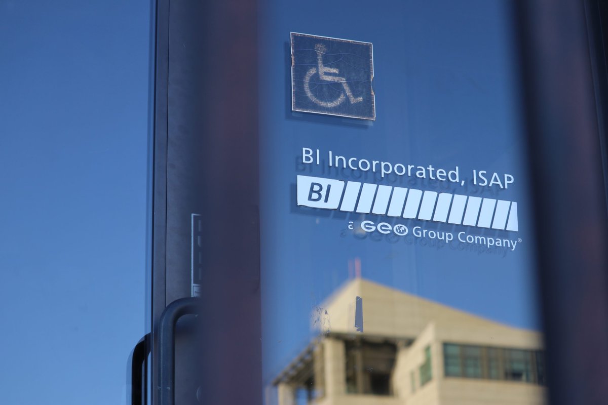 Immigration attorneys question ICE detentions at required check-ins in downtown Fresno fresnoland.org/2025/06/15/isa…