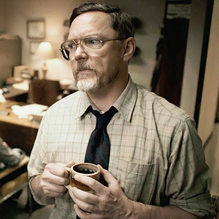 Afton looking at Edwins messed up life, thinking about how he could make it worse 🤗