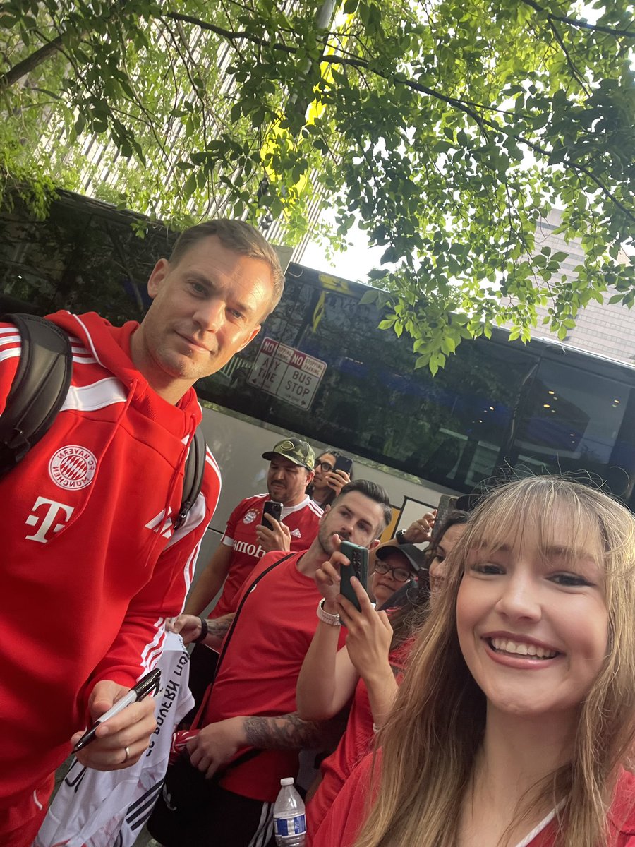 cateburch's tweet photo. Had so much fun watching Bayern Munich play at Cincy! I got to meet Rafinha, Neuer, Coman, and Upa!! https://t.co/8Bh5y14XFW