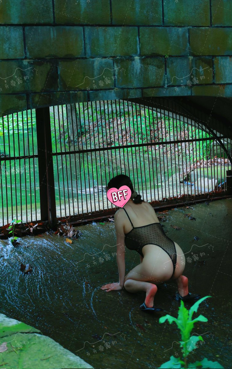 夏天
夏天最适合的两种运动，玩水和玩老婆，结合在一起就是这样啦
#少妇  #露出 #情趣
@007share 
@wqganenshi_ 
@Public_Catgirl1 
@luchu888888 https://t.co/E7YOVMPxQL