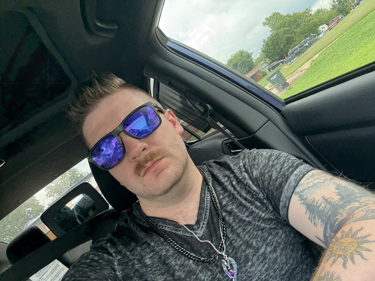 The photos that were hated for reference lol 😂 like yes fuel me