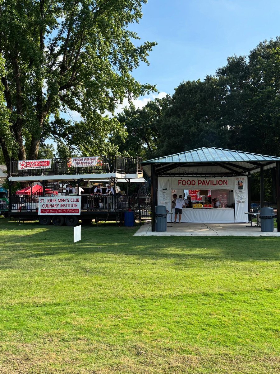 StLouisHoleIn1's tweet photo. The lines are drawn, the food is hot, the drinks are cold - it’s Hole-In-One time! https://t.co/7hwiFV0TNH