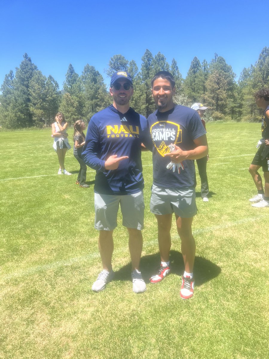 Sisco2x__'s tweet image. Had some fun out there in Flagstaff at @NAU_Football I appreciate @Coachbwright4 for the opportunity to come out there and compete and loved the set up of the camp. Thank you too @JDiMinno for working with the receivers !
@PrepRedzoneNM @nmprepcosports @nmpreps @LCHSFOOTBALL