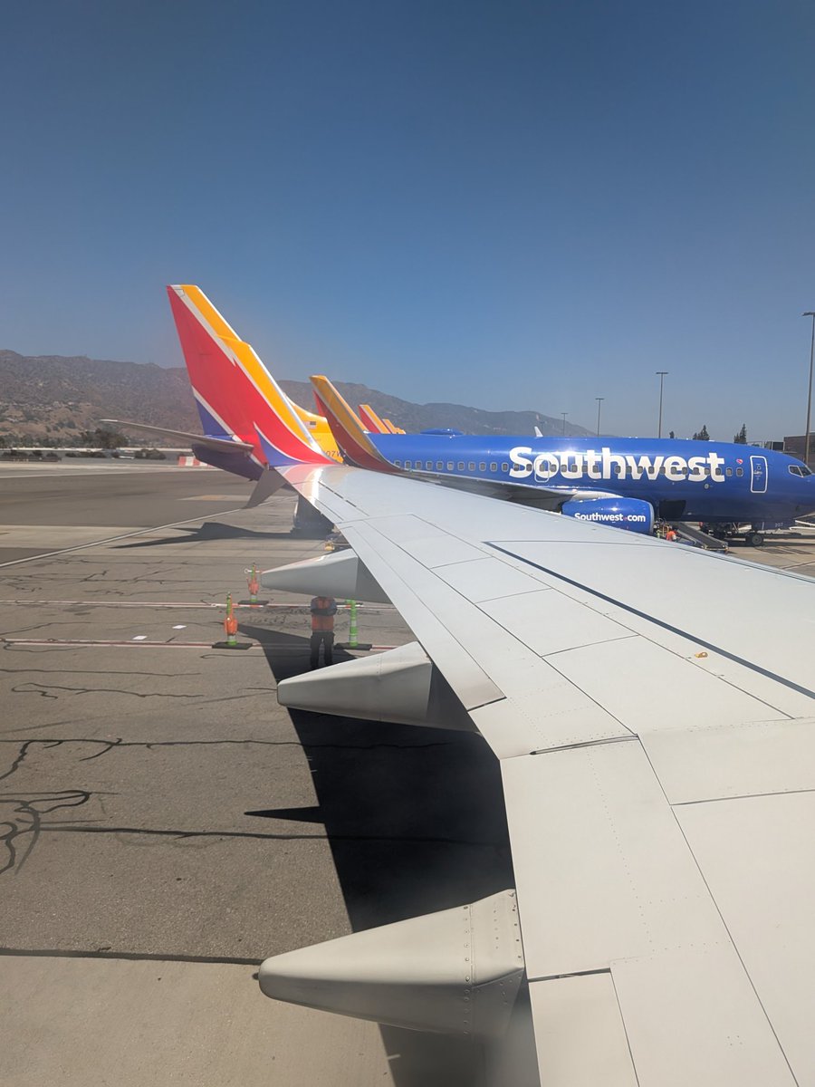 Beautiful day <a href="/fly_BUR/">Hollywood Burbank ✈️</a> with a lineup of <a href="/SouthwestAir/">Southwest Airlines</a> tails.