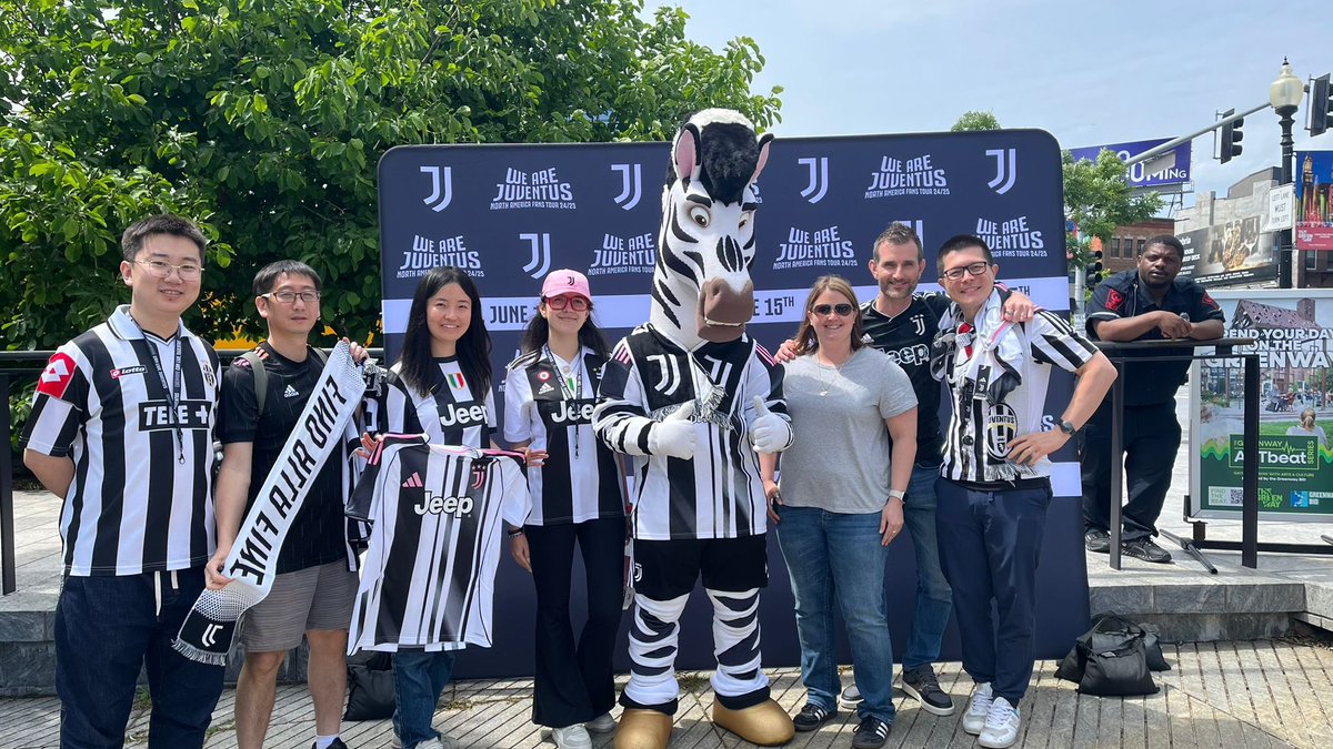 JuveClubBoston's tweet photo. Boston turned black & white today! 🤍🖤
@juventusfc @Ale_Matri @andreabarzagli2 #JuventusVillage #JOFCBoston #FinoAllaFine #FIFACWC https://t.co/gJEmj0eDvV