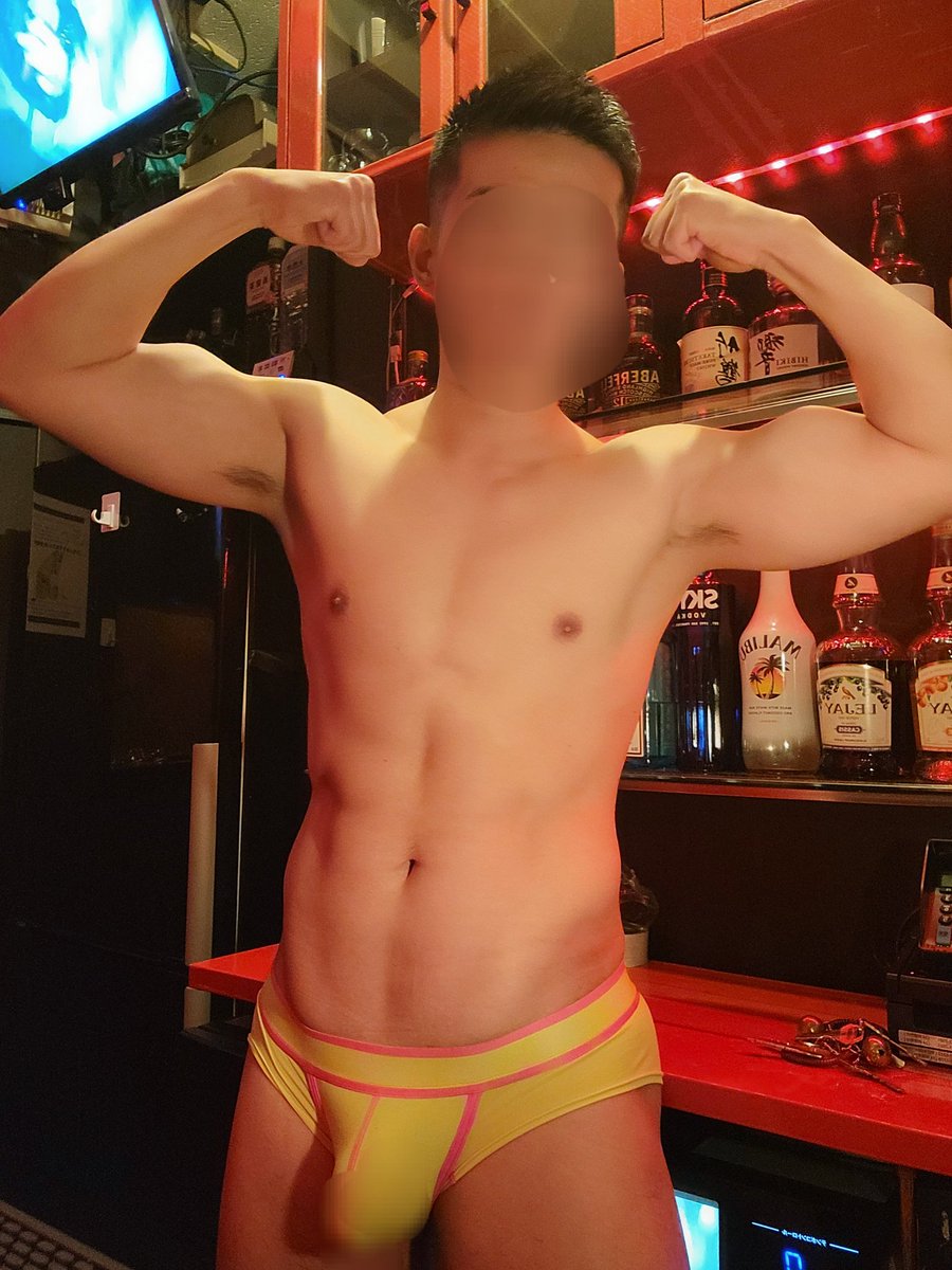 6/16(月)
おはようございます！
ニックです♪
本日は一階のバーにて一人営業やります✨
大分蒸し暑くなってきましたね💦
部屋涼しくしてお待ちしてますので、涼しい部屋で一杯やりませんか？
カラオケもあるのでストレス解消できますよ😆
Open20:00
Close24:00です！
お待ちしてますね！