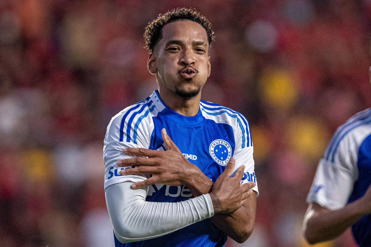 [⚠️] O Cruzeiro planeja uma conversa com Matheus Pereira para as próximas semanas para debater uma renovação de contrato.

O camisa 10, peça fundamental no esquema do técnico Leonardo Jardim, tem vínculo com a Raposa até meados de 2026. Portanto, ele já poderia assinar um