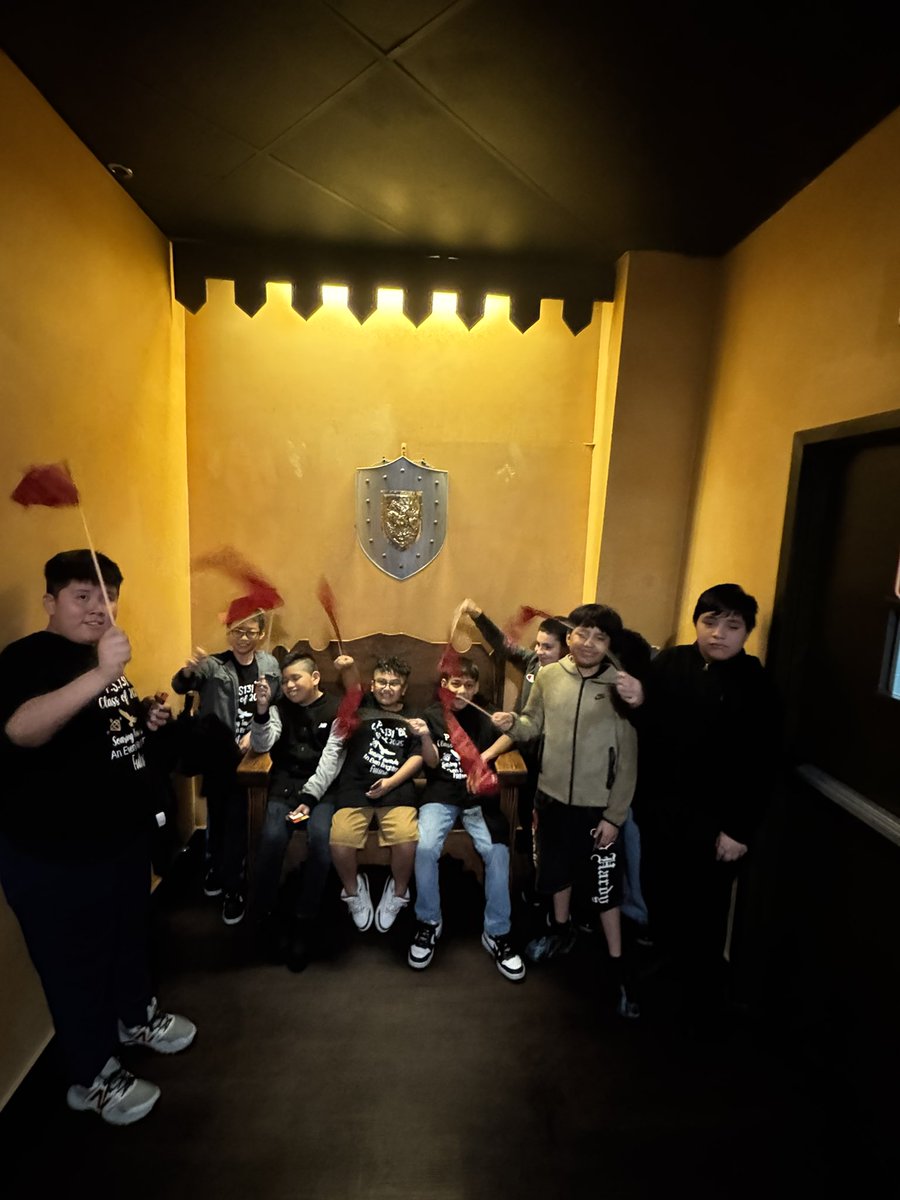 MrsHomnick5418's tweet photo. Senior Week: Medieval Times 🏰🗡️🐎#classof2025 #seniortrip @ps131K15 @MsNicoletti5418 https://t.co/X7tDjQ8iJI