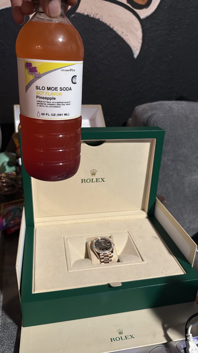 Whystop_'s tweet photo. These Diamonds come From Rolex…1st in The city, $tate …💲✍🏿 https://t.co/31QUjWJS5y