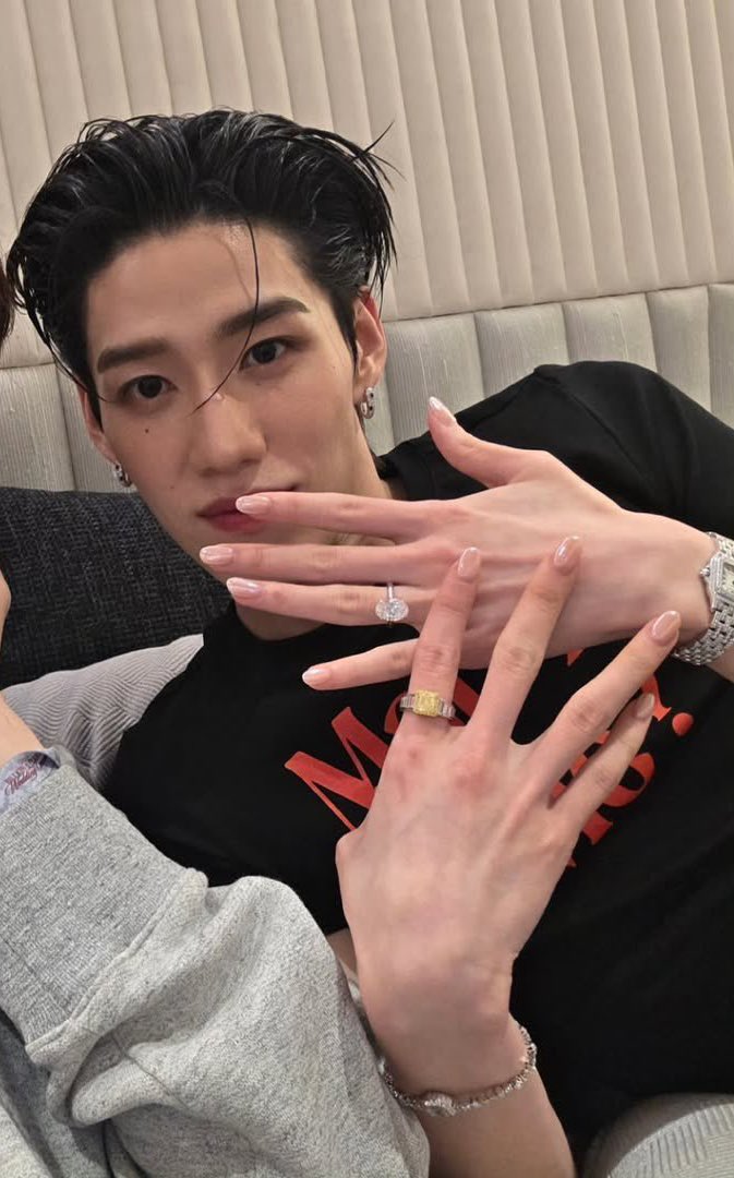 แปลว่าอะไรรู้มั้ย เม็ดเหลืองผู้ชายซื้อให้ แม้จะสามารถซื้อเม็ดขาวเองได้ รวย แต่ผู้ชาย รัก ไง