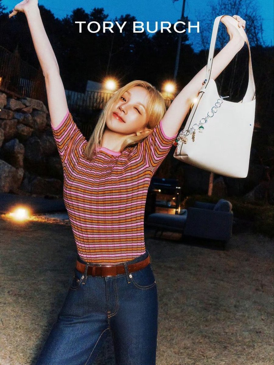 LoveYuqi990923's tweet photo. 250429 #ToryBurch ✨️👜 🥿
ROMY HOBO BAG
EYELET MARY JANE BALLET
#ToryBurchSS25
#우기 #YUQI #ウギ #宋雨琦 https://t.co/b4KMb1FImm