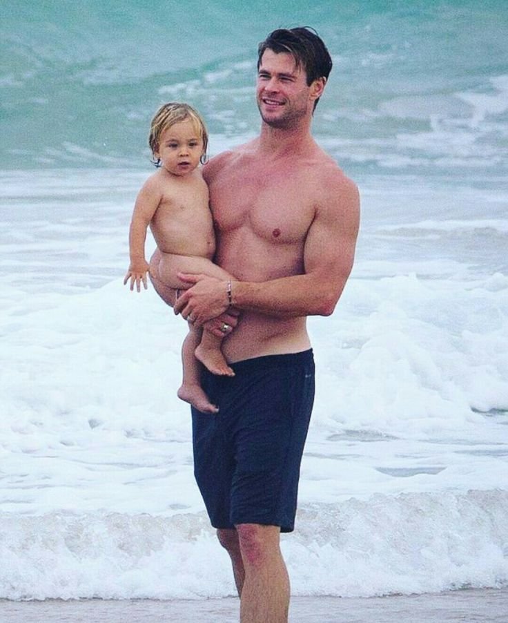 ¡Feliz día del padre! El día de hoy queremos celebrar al mejor padre que pudieran tener mis hijos, un padre bondadoso, honesto, que enseña valores, ejemplar y admirable. Porque ser padre también significa ser buen esposo, mis hijos ven el amor con sus propios ojos.