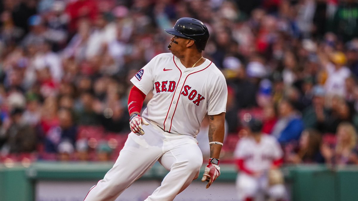 mikedeportes's tweet photo. San Francisco Giants están adquiriendo a Rafael Devers de los Boston Red Sox a cambio de Jordan Hicks, Kyle Harrison y más, según fuentes familiarizadas con el acuerdo. #RobertMurray https://t.co/0onGOnqyor