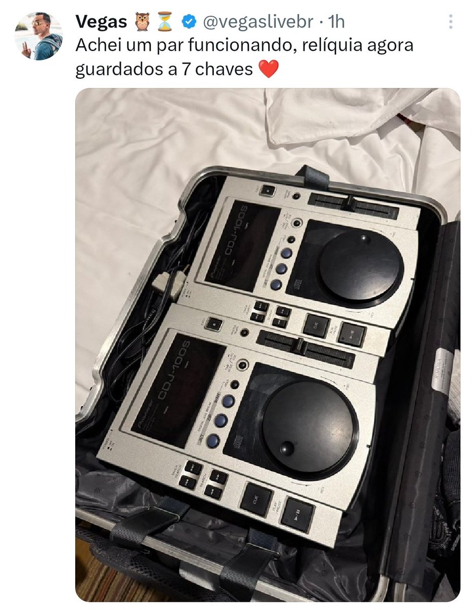 ravedelia's tweet photo. E eu ficando feliz quando encontro R$5 esquecido em algum bolso 🤣 https://t.co/Bg0VgoZ8CT