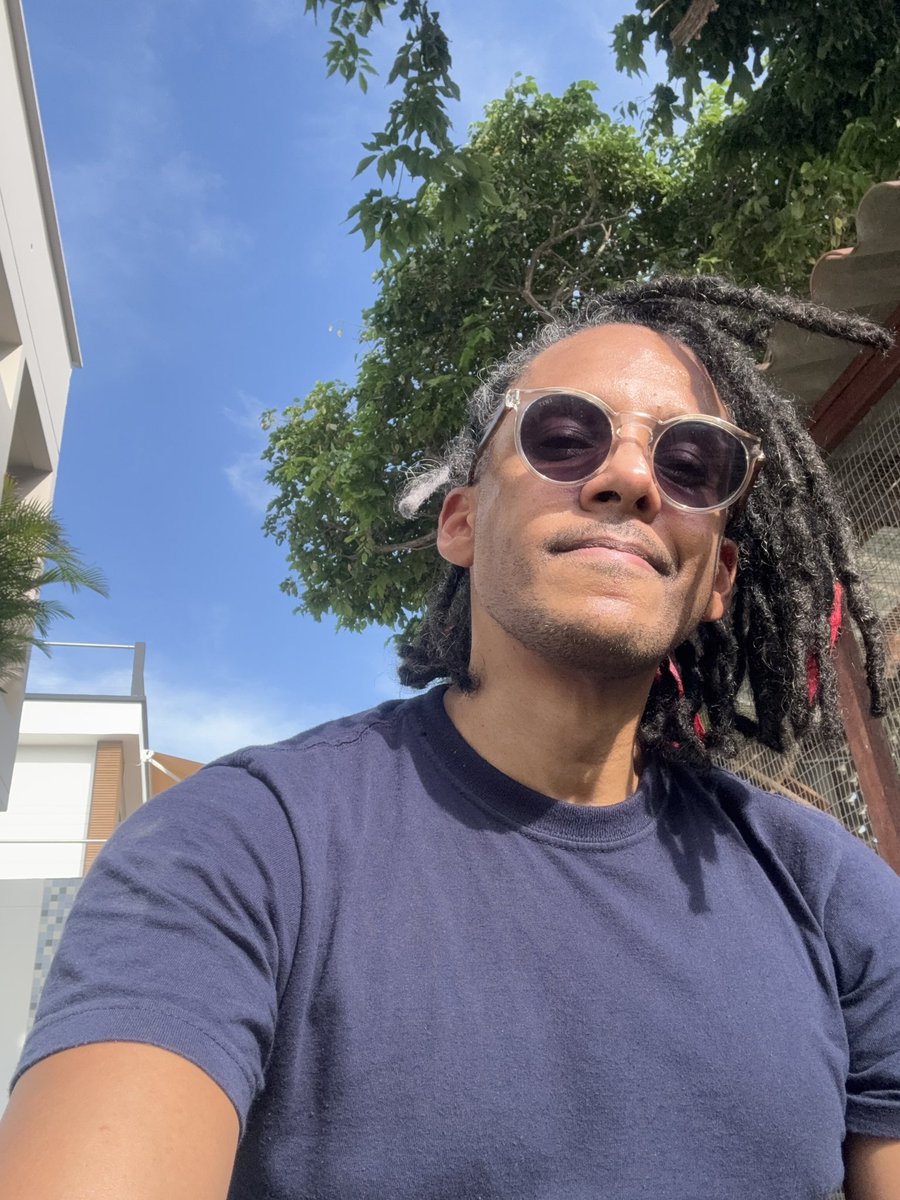 “Honor eterno para esos padres que eligieron la senda más difícil: criar con presencia, disciplina y amor real. Ellos no delegaron su deber, lo abrazaron con voluntad suprema.”