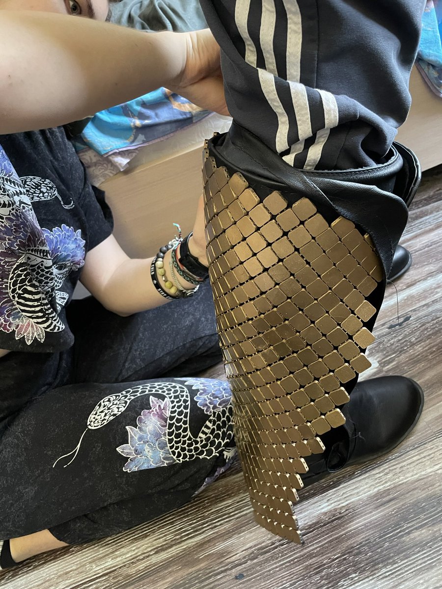 DrGuardian1337's tweet photo. The hardest part is done, all that's left is to give them shape and glue the inserts, otherwise they look like a drain pipe
#Craft #Cosplay #Destiny2 #Destiny2cosplay #cosplayer #craftprocess https://t.co/HUPTnBZsGm