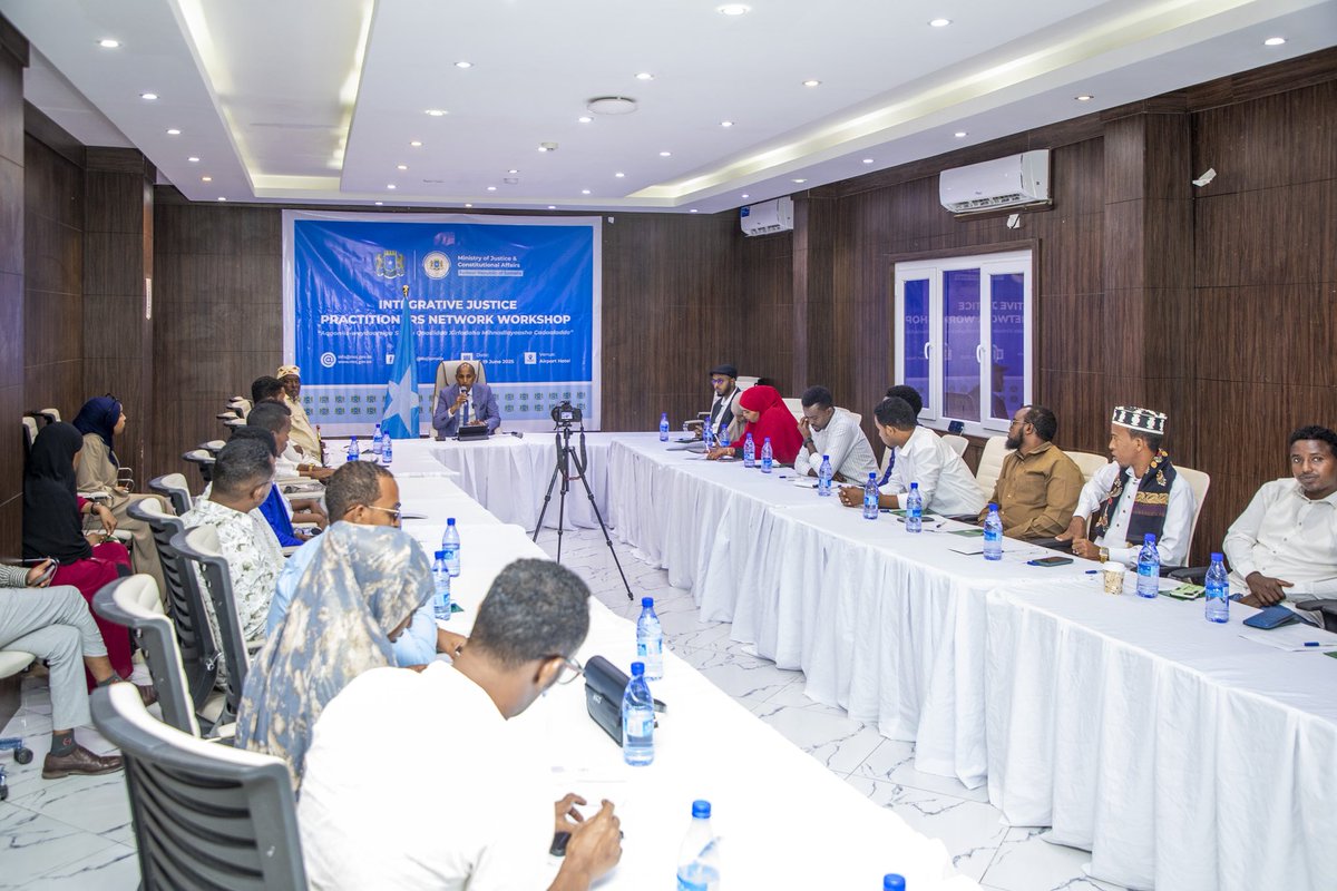FAdanyare's tweet photo. Today, I had the privilege of opening a national workshop organized by @MojSomalia, bringing together justice practitioners from across Somalia. Over 5 days, we’ll explore ways to harmonize Xeer, Sharia &amp; statutory law to strengthen community justice &amp; sustainable peace. https://t.co/qIdkrxPe9A