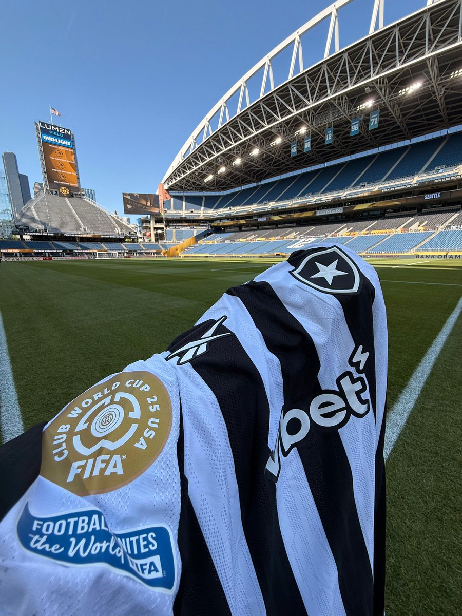 𝗠𝗔𝗜𝗦 𝗧𝗥𝗔𝗗𝗜𝗖𝗜𝗢𝗡𝗔𝗟 𝗡𝗔 𝗔́𝗥𝗘𝗔! 🌟💪🏼

O adm já tá no Lumen Field para a estreia do Glorioso Botafogo na <a href="/FIFACWC/">FIFA Club World Cup</a>! 🔥🏟️ #VamosBOTAFOGO #FIFACWC #TakeItToTheWorld 

📲 Todos os jogos do Glorioso no app DAZN, grátis. Cadastre-se em: bit.ly/FIFADAZN_Botaf…