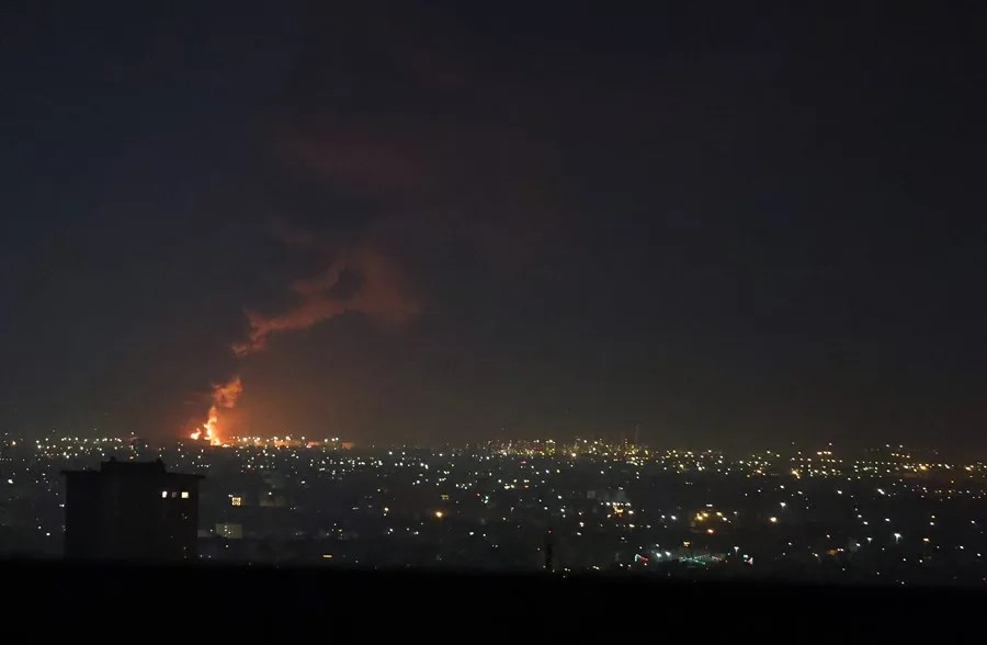 Israel e Irán continuaron este domingo sus ataques sin que los llamamientos a un alto el fuego logren parar la escalada, mientras crece la preocupación internacional porque el conflicto convulsione aún más todo Oriente Medio.

VER MAS DETALLES AQUÍ → lc.cx/MXyv_0
