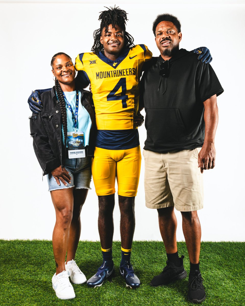 aaronedwards_17's tweet image. After a great visit Iam blessed to say Iam committed to @WVUfootball Thank You @CoachAWarwick @CoachWeinreich @CoachZAlley for believing me and giving me this opportunity‼️