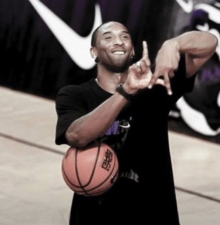 8_24Mamba4Ever's tweet image. Magic: “Kobe is the greatest laker”

Kareem: “Kobe is the greatest laker”

Jerry West: “Kobe is the greatest laker”

Shaq: “Kobe is the greatest laker”

90% of the world: “Kobe is the greatest laker”
#LakeShow