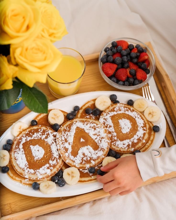Espero que te gusten los regalos, los niños hicieron el desayuno con mucho cariño🥰
Te amamos infinitamente, feliz día del padre.

(y papasito también🤭)