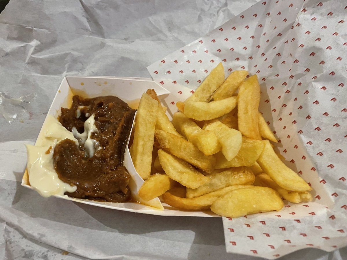 amsterdam02's tweet image. #febo#oplichting#Amsterdam
Dit frietje koste mij €4,80. Zonder de mayo anders was het nog duurder. Dit is toch schandalig? Niet eens een halve aardappel aan friet. Laatste x voor mij .. 🥲