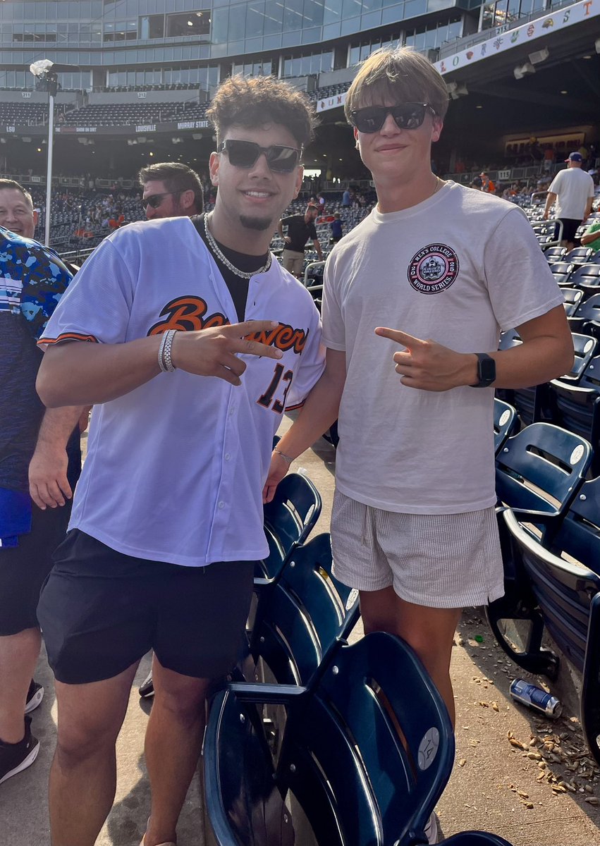 👀 who I ran into <a href="/CWSOmaha/">College World Series of Omaha</a>‼️<a href="/RaiolaDylan/">Dylan Raiola</a> #GBR