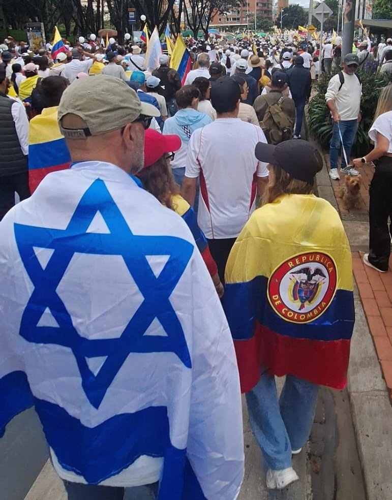 Es la #MarchaDelSilencio. Del silencio cómplice del genocidio. 🤫