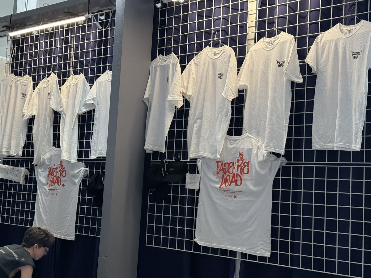 We are at the #JAYB show in Toronto! 

Follow along for live updates 💚

#JayB_TapeReLoad_CANADA #JayB_TapeReLoad_TORONTO
#JAYB #RoadRunner 

<a href="/jaybnow_hr/">JAY B</a>