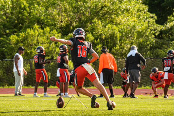 Kicker/punter 
Class 2027 
3.5 Gpa 📚/📞3214749104
Ready for coaches to contact me and ready to build a relationship with great coaches  #class2027