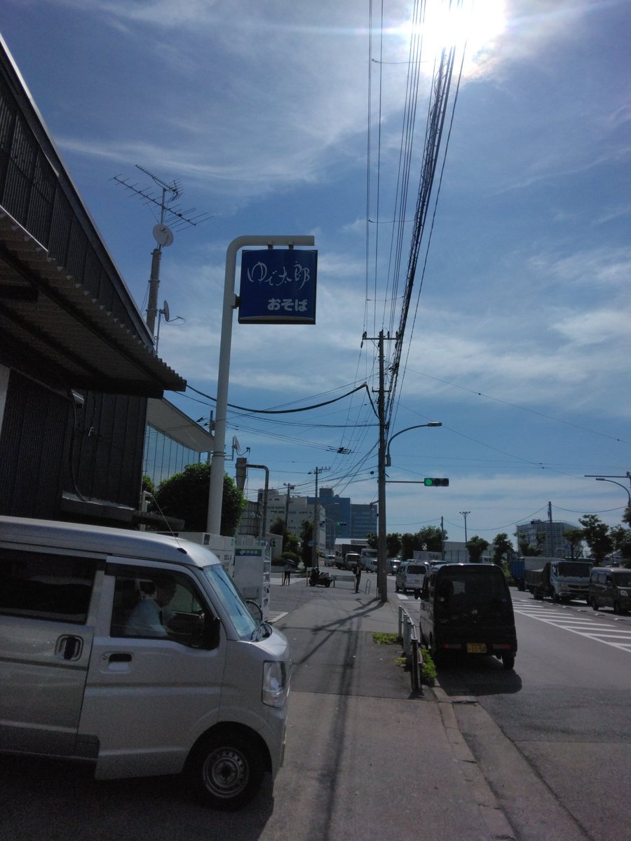 おはようございます。本日の江東区新木場は気持ちの良い青空です。 C10-70.M0-20.Y0.K0.  濃度高めで、CとMのグラデーションが綺麗なソライロ。本日はニス印刷からのスタートです。
#企業公式が毎朝地元の天気を言い合う 
#印刷 
#CMYK 
#いまそら 
#ソライロ 
#江東区 
#新木場