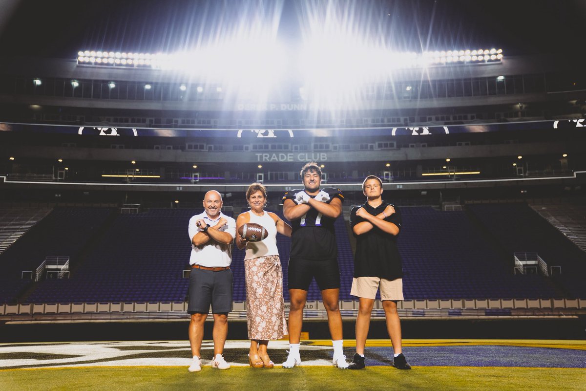 pbroadway77's tweet photo. 1000% COMMITTED 
LETS WORK🏴‍☠️‼️
@Coach_B_Harrell @OLCoachMattox @coach_jdbaker @lgware @CoachAuerECU @Coach__Roy_Tesh @Dyrell_Roberts @LemboAj @CoachRyan_Smith @ECUPiratesFB @HTC247 @finisholacademy @Coach_TL @Metro_Football @MCASportsUpdate https://t.co/mZLV3nRRSL