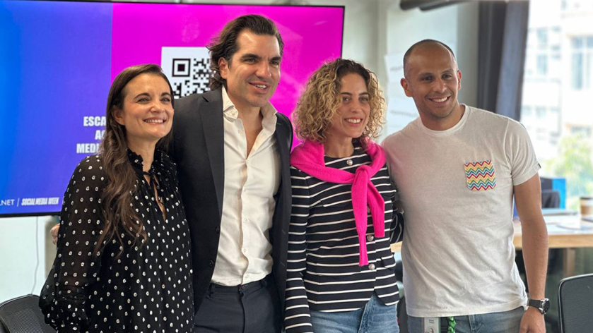 Vitaminas marketeras para empezar la semana: #ideas que han circulado en la Social Media Week México #SMWMexico.
<a href="/roastbrief/">roastbrief</a>: roastbrief.com.mx/2025/06/social…

🛑 Con el tema Social First y las audiencias y su interacción en el centro.
#difusión #contenidos
🍊 ¡Para exprimir!