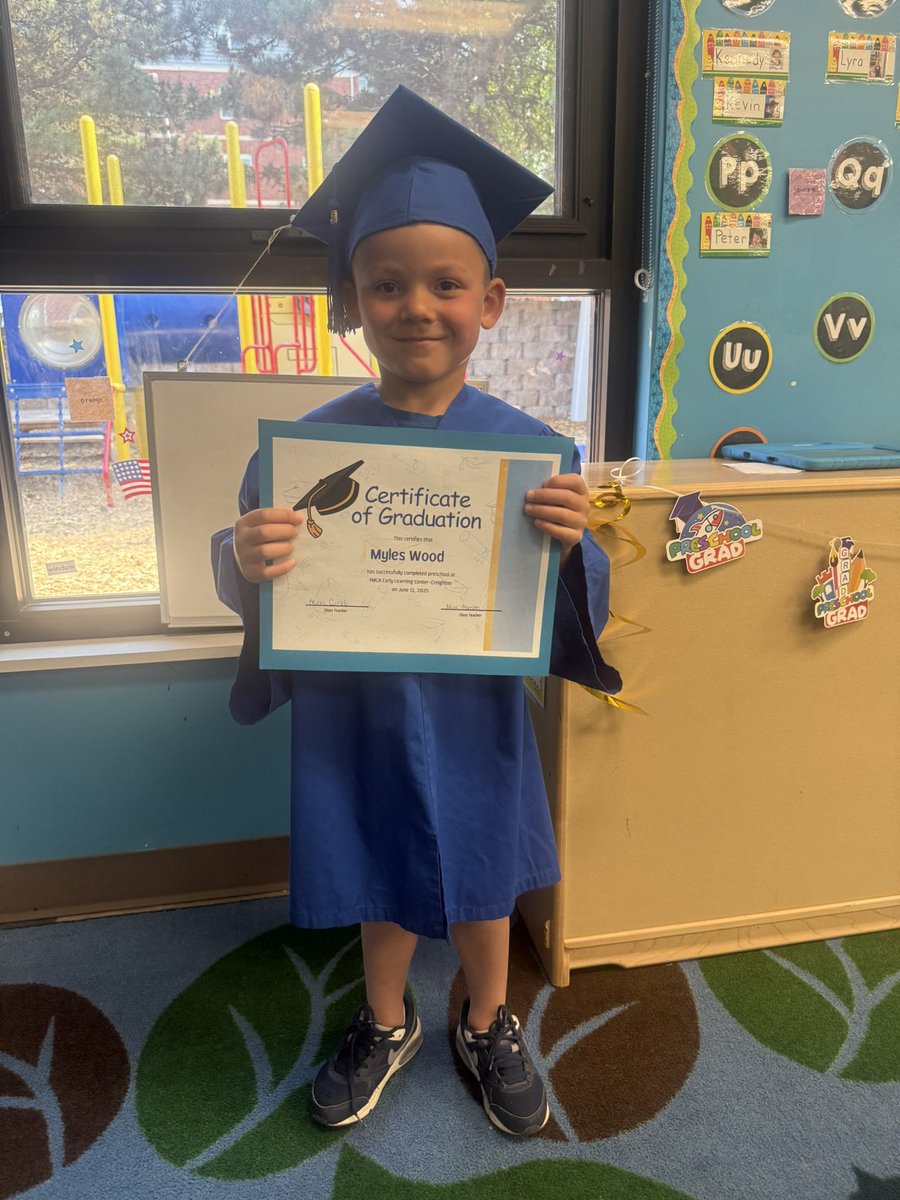 CoachKristaWood's tweet image. This past week was a BIG week for the Wood boys! Myles is officially a preschool graduate! Braxton hit his 1st ever Homerun! 💙🎓💙⚾️