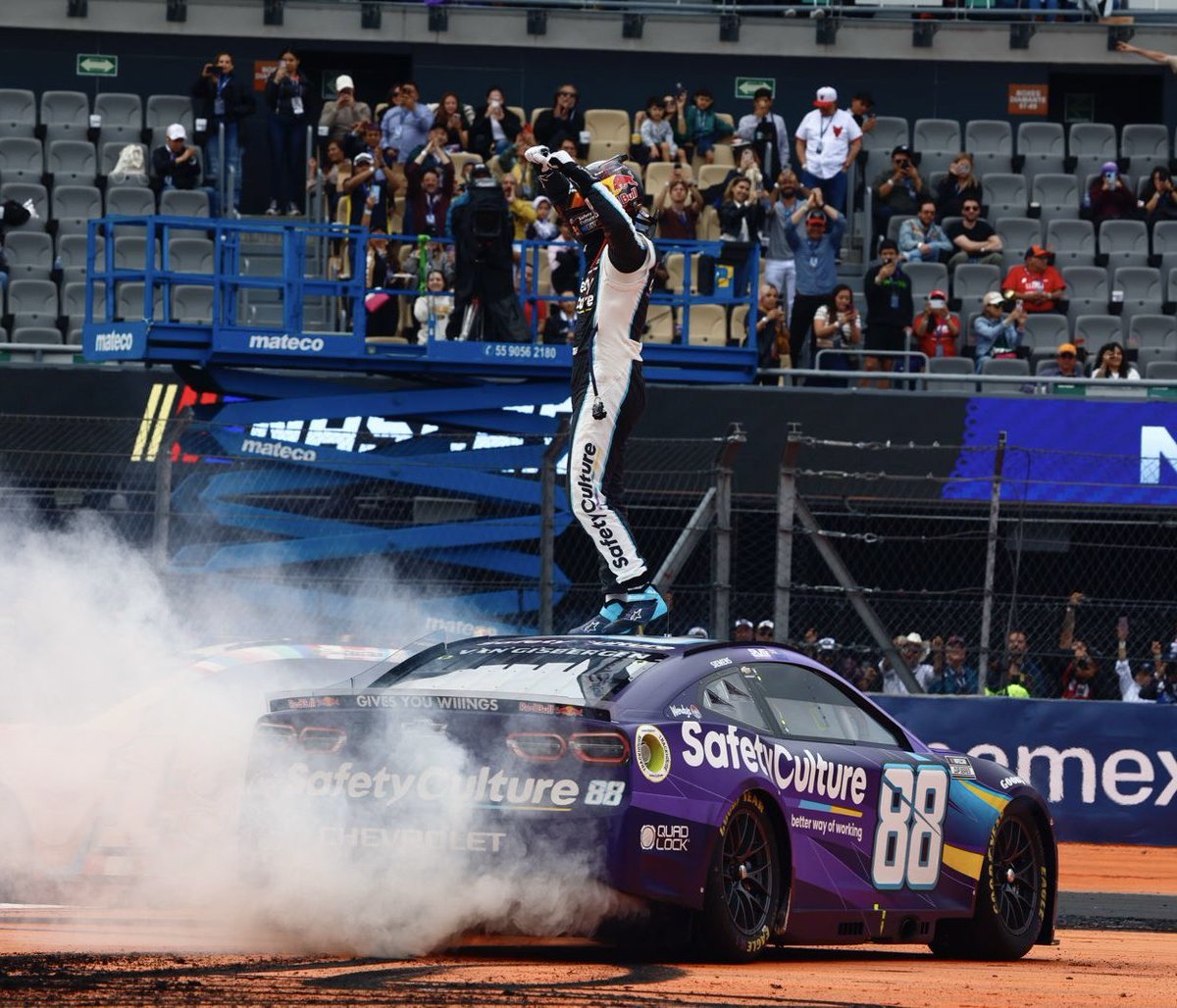 He's no stranger to making history on a road course 😮‍💨🔥

Pre-orders are open for the No. 88 Shane van Gisbergen Mexico raced-win die-cast! 

➡️ bit.ly/RacedWins