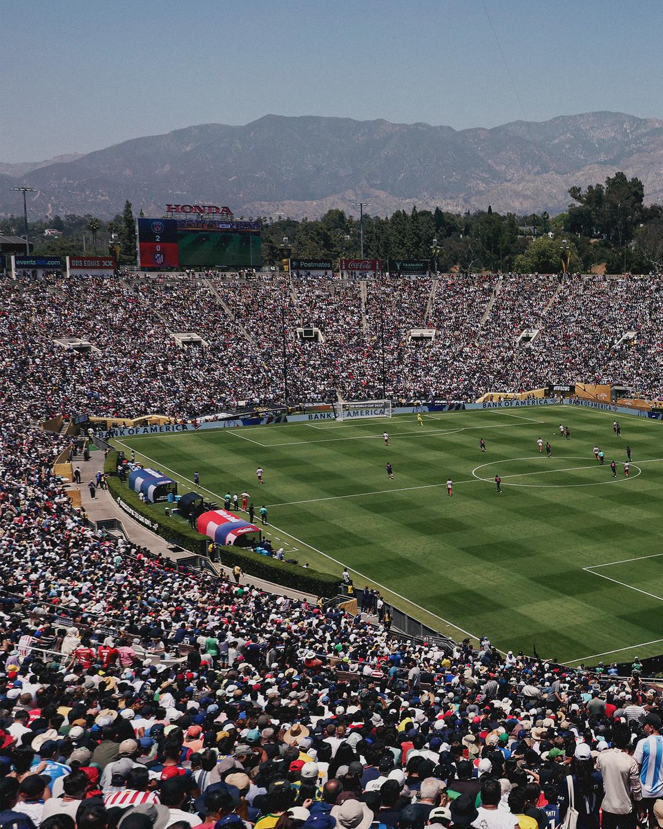 stadiumscorner's tweet photo. عدد الحضور الجماهيري في مباراة أتلتكومدريد ضد باريس سان جيرمان  اليوم بلغ 80.619 ألف متفرج 

رغم إن شكل المدرجات لايمنحك الشعور بإنه ملعب يتسع لهذا الرقم  أحد يعرف وش السبب؟ https://t.co/LmLjGTfFJ7