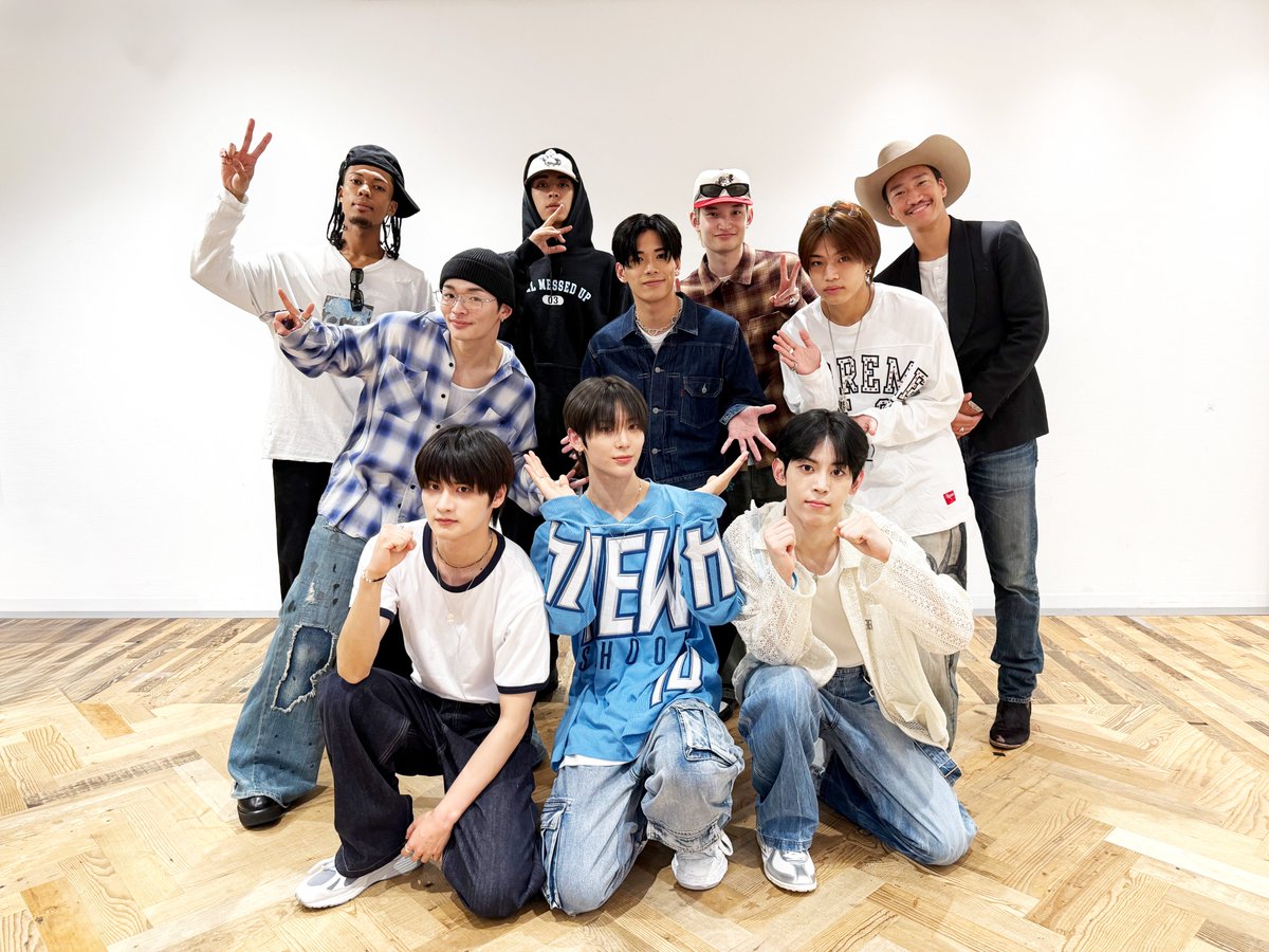 #NOWZ
#HYEONBIN さん #YOON さん #SIYUN さんと
お写真を撮らせていただきました📸

Thank you!

<a href="/CUBE_NOWZ/">NOWZ·나우즈</a> #나우즈 #현빈 #윤 #시윤
#PSYCHICFEVER