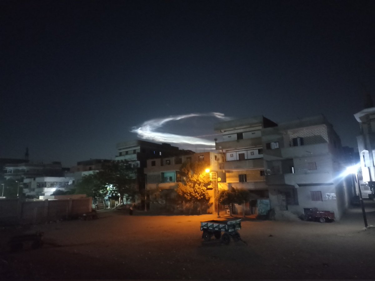 1. الفجر وقت الاصطفاء، حين ينزل الله إلى السماء الدنيا، فينادي: "هل من داعٍ فأستجيب له؟"