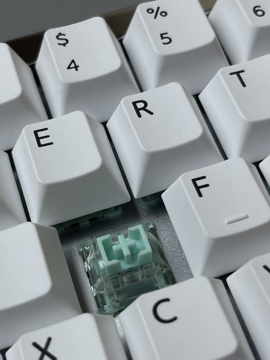 some shots of the white Iqunix ez 63