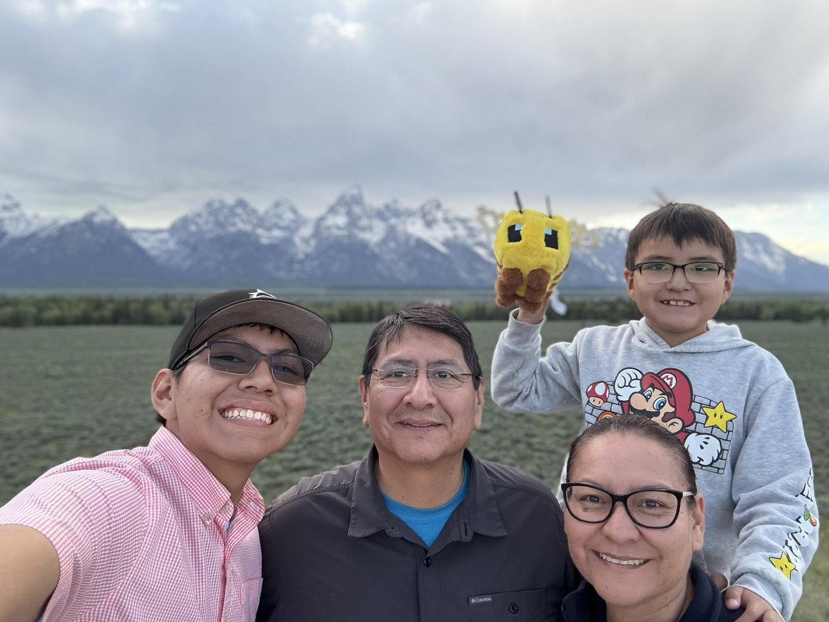 FormerPrezNez's tweet image. Happy Father’s Day to all the strong fathers everywhere.
Thank you for your love, your sacrifice, and the strength you give your families and communities.
From our family to yours, we honor you. Ahe’hee.
#FathersDay #NavajoNation #FamilyStrength