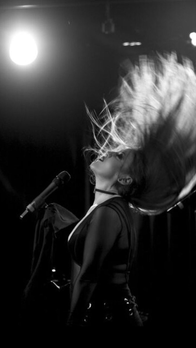 OH GOOD LORD jennifer simard i am free on thursday night

cred to antiqueruby on tumblr for the pics