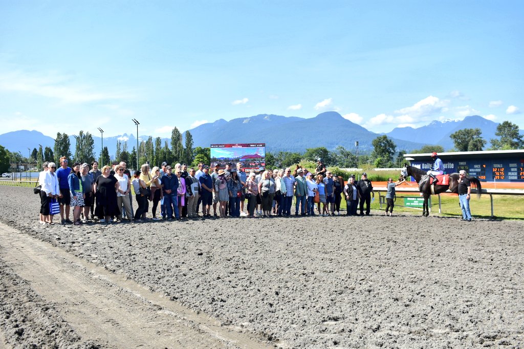 'Atta boy George! 

Prince Cairo makes a bold late run up the rail to find his way to the winners' circle! 

Congratulations to all our Club Members on another exhilarating win and thanks to Team Snow and rider Bebito for an exciting afternoon!