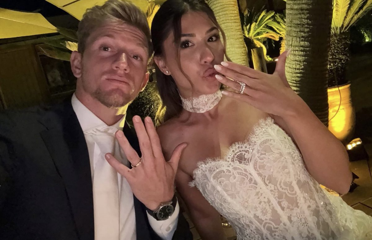 DidFokiFall's tweet image. Head over heels.

Congrats to the happy couple!