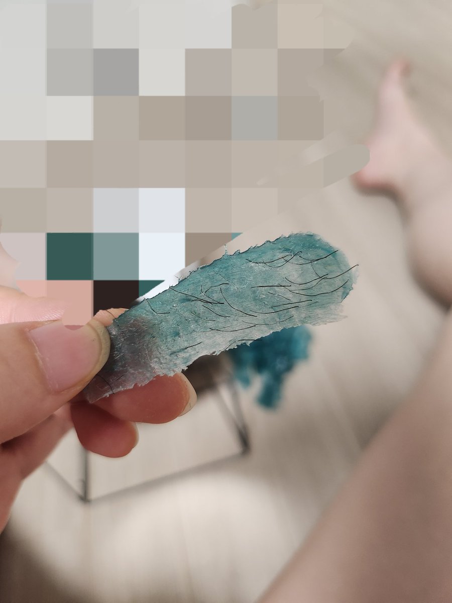 어제 퇴근해서 집가서 쿠스비 올린다는게 봊털뽑고 게임 한시간 하다 너무 피곤해서 까무룩 잠듦...
털이 별로 없었는데도 두 번정도는 고비를 맞았다. 이번엔 첨으로 혼자 뽑아봤는데 개쫄보 씹스비는 왁스를 쪼꼼씩만 발라서 천천히 뜯었다. 그래도 한올한올 뽑힌거 보면 뿌듯~~