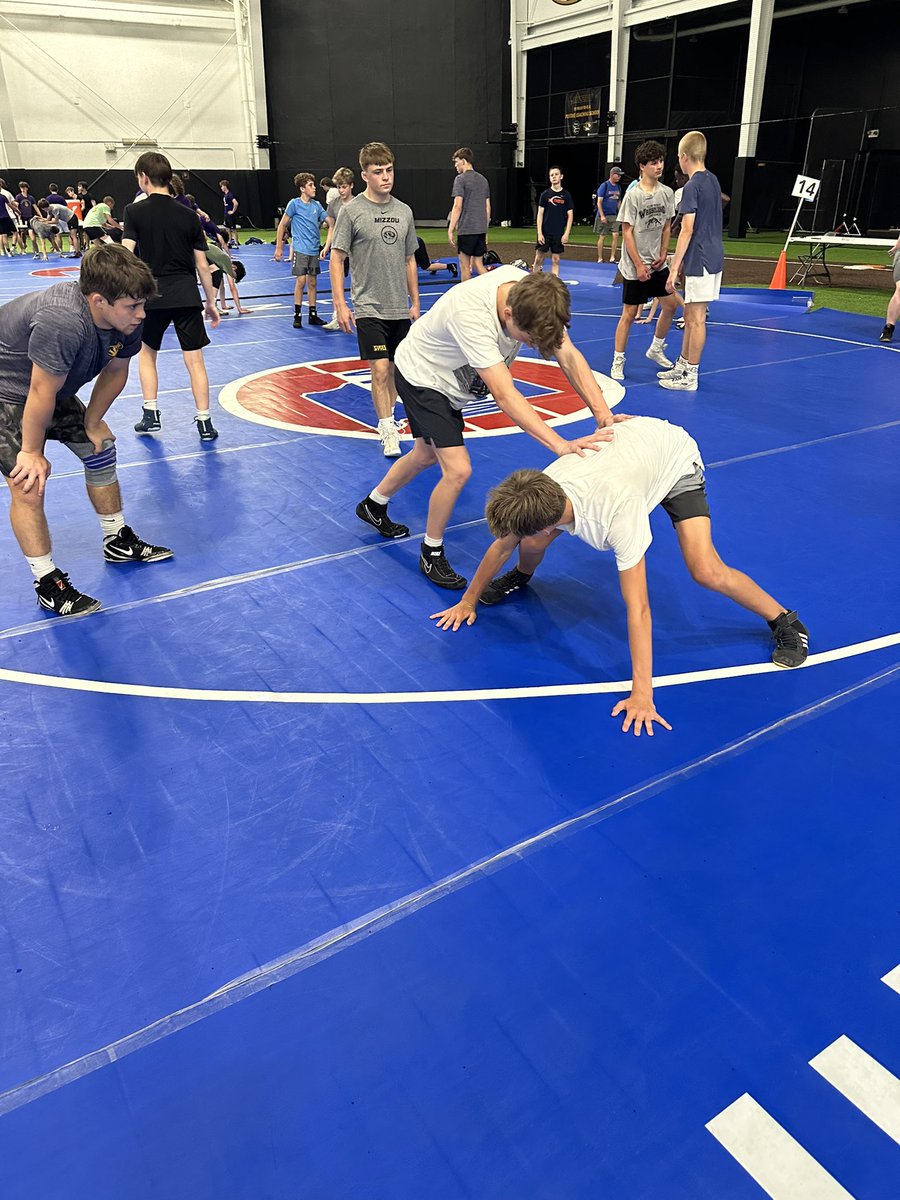 OFEAGLEWRESTLE's tweet image. Day one of the @MizzouWrestling Camp. @OFR5_Activities #RAISETHEBAR #EAGLESTRONG