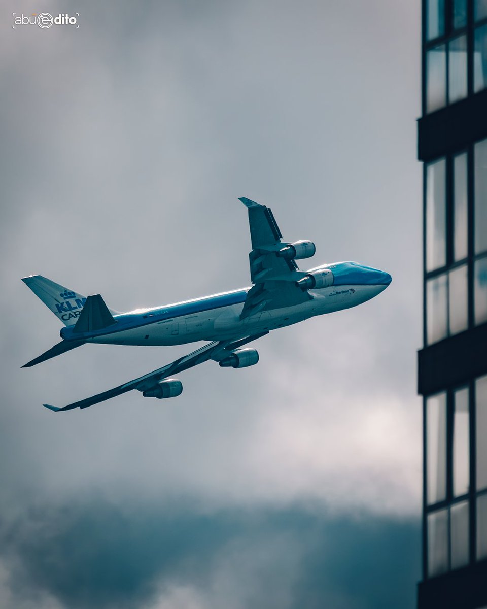 - Vire izquierda de inmediato...