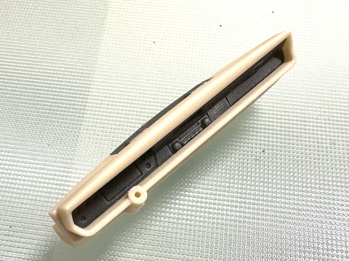 conifer_cone's tweet image. Plymouth Valiant 1971
ダッシュボードも内側だけ光造形でインサート。
ラジオがちゃんと出来てる!かなり嬉しい(笑
#blender #qholia #elegoomars4