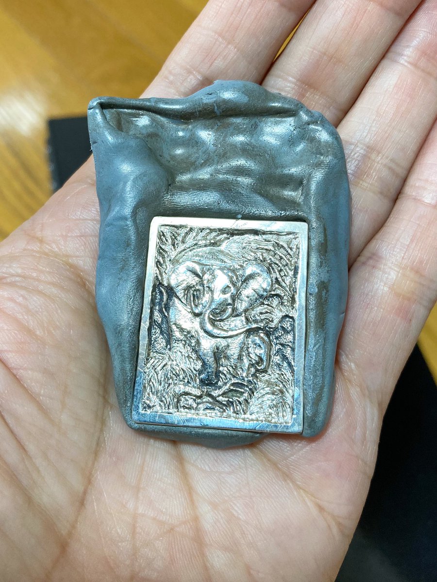 NativeToy's tweet image. 象さん彫り終わりました🐘