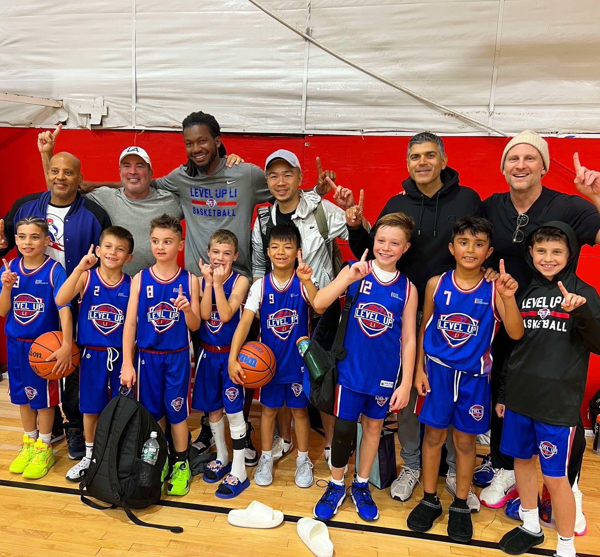 Congrats to 3 of our teams which either went undefeated or won tournament 🏆 this wknd! Here are the winners who in this order:

Lightning Summer Challenge:
🏆4th Girls/10U - Tully
🏆6th Girls/12U - Tully/Street

Zero Gravity: NY Hoops Festival:
🏆3rd Boys/9U - Coalmon